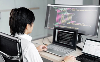 长岭 ,php声明和调用变量的符号是什么？